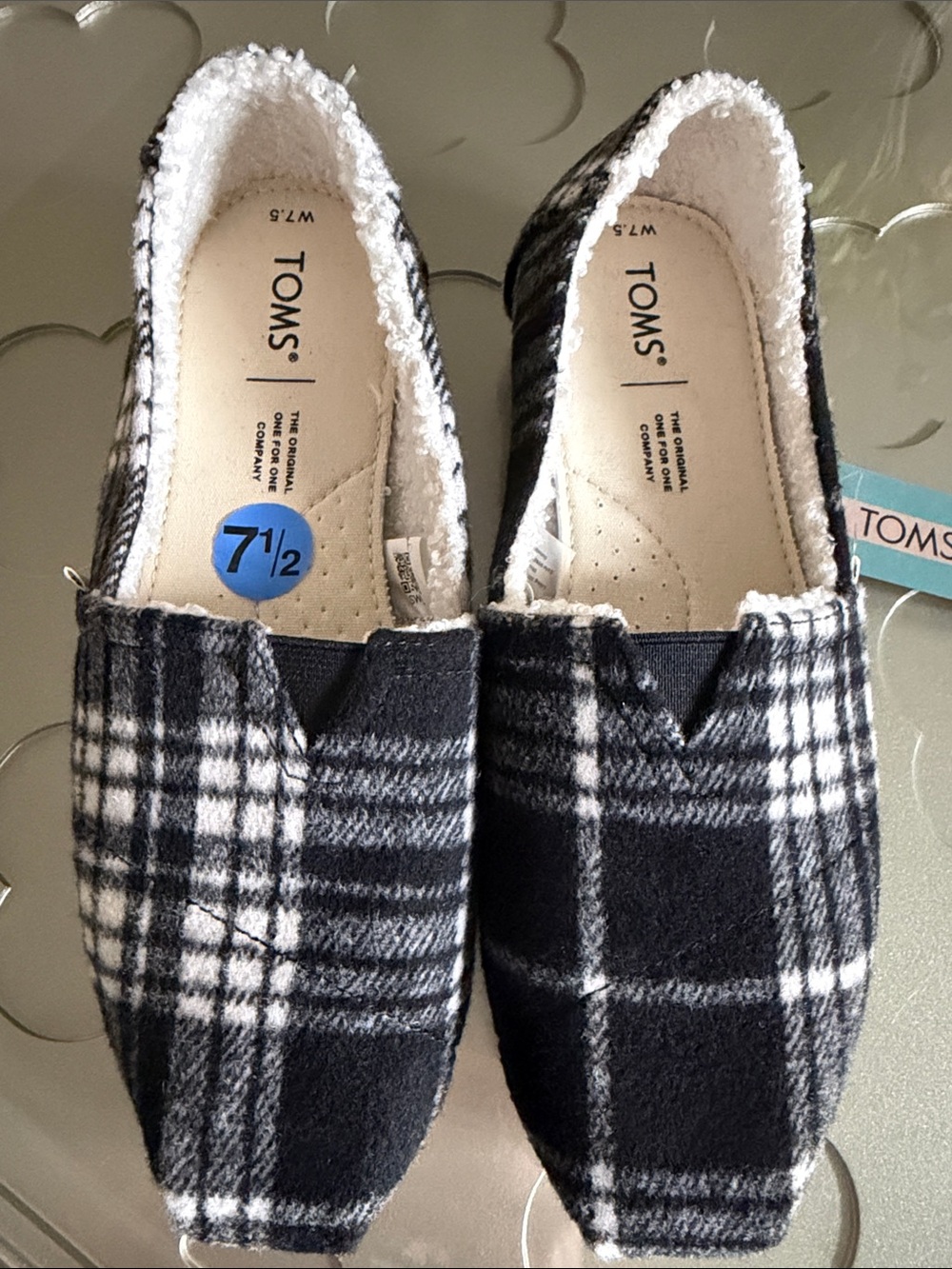 TOMS Belmont Flats Size 7.5 Women’s NWT Black & White Plaid Faux Shearling - Picture 12 of 12